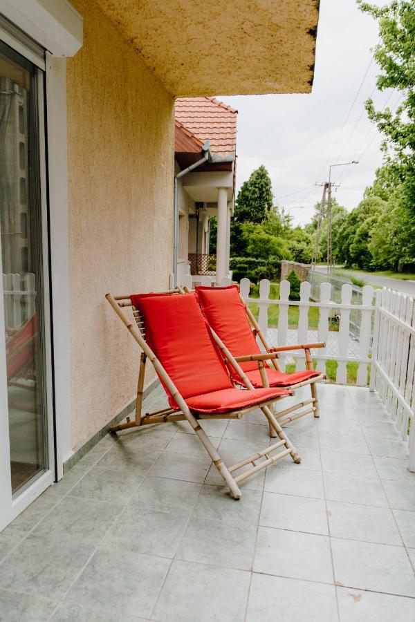 Nyirfa Apartman Вонярцвашхедь Экстерьер фото