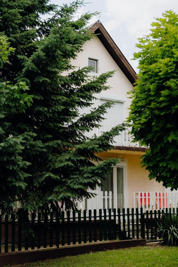 Nyirfa Apartman Вонярцвашхедь Экстерьер фото