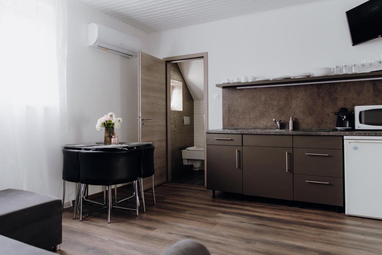 Nyirfa Apartman Вонярцвашхедь Экстерьер фото