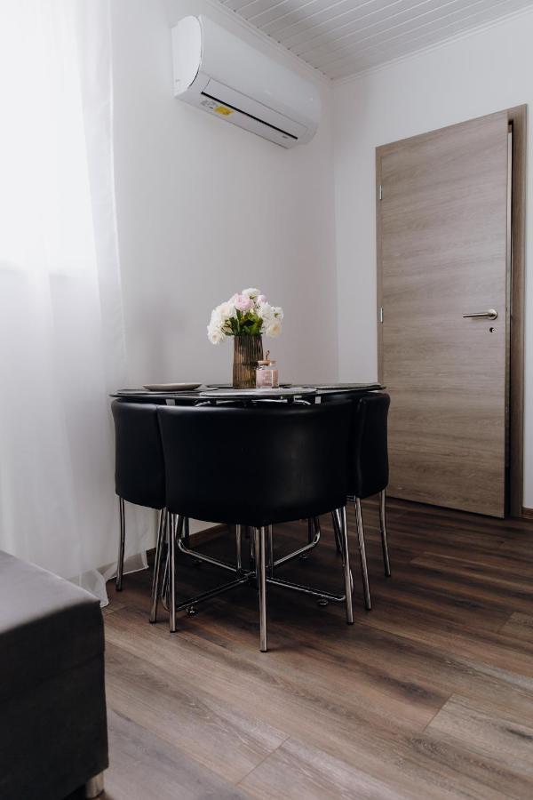Nyirfa Apartman Вонярцвашхедь Экстерьер фото